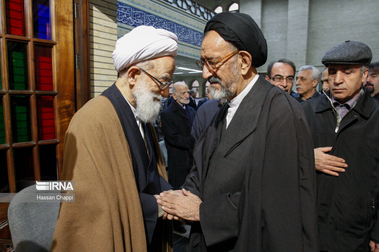 محمد امامی کاشانی در مراسم ختم برادرش- ۱۷ دی ۱۳۹۲