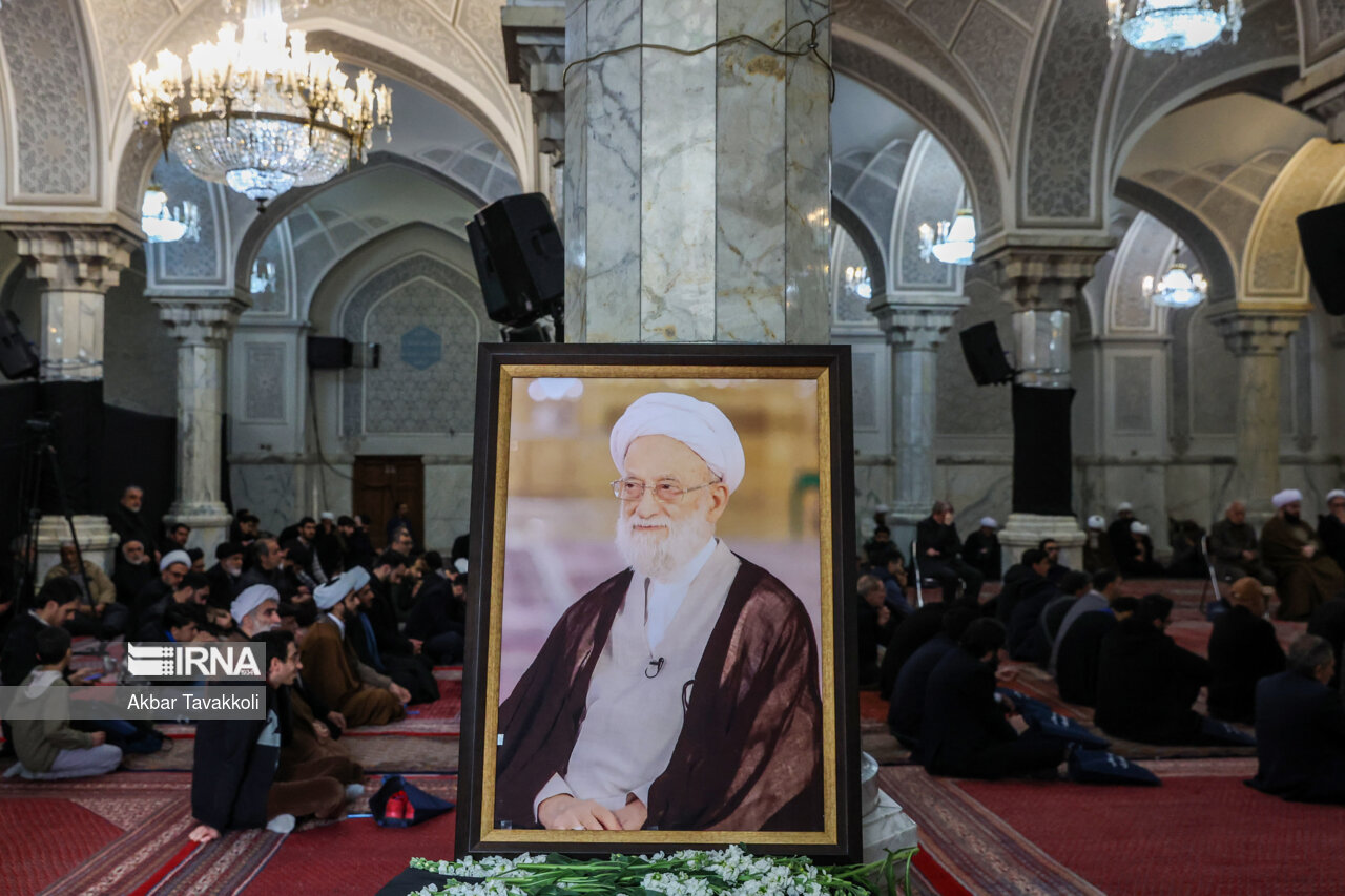 مراسم وداع با پیکر آیت‌الله امامی کاشانی