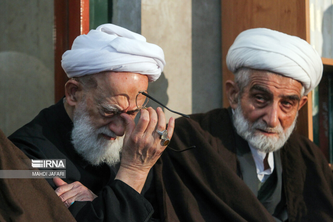 محمد امامی کاشانی در مراسم چهلمین روز درگذشت آیت الله مهدوی کنی- ۸ آبان ۱۳۹۳