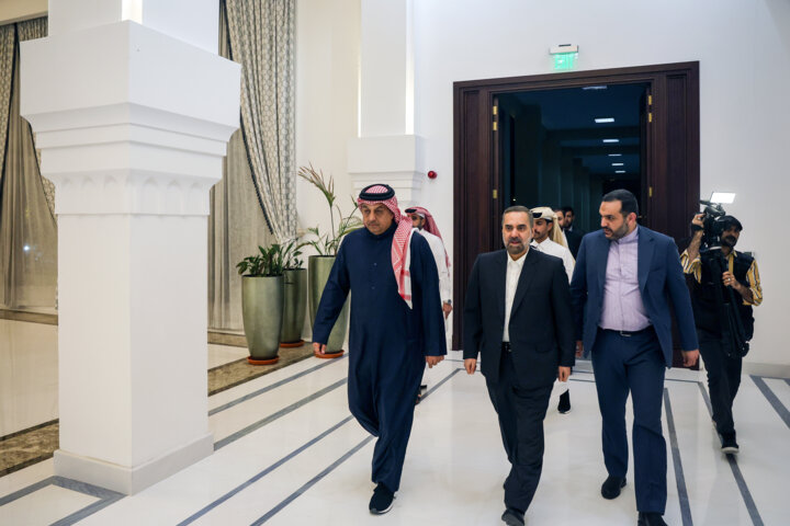 سفر وزیر دفاع به قطر