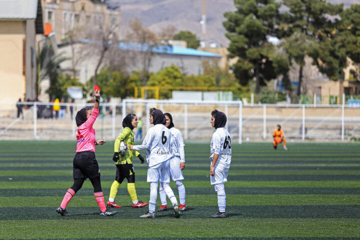 سرمربی ایساتیس فارس: شرایط سختی در لیگ برتر فوتبال بانوان داریم،ٰحمایت نمیشویم