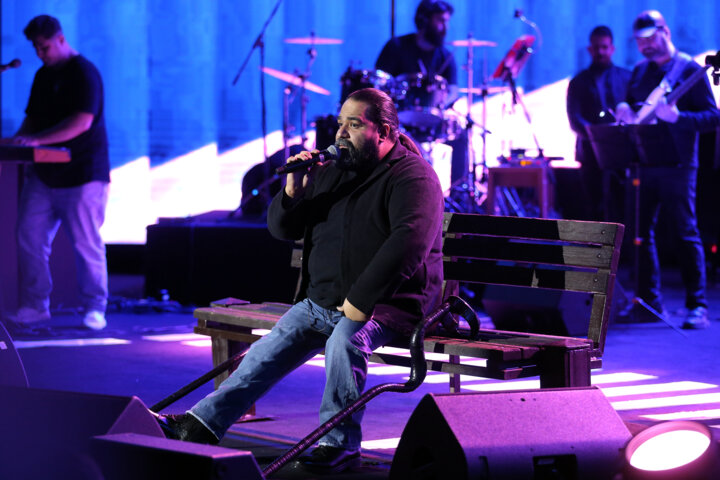 کوک سازهای موسیقی در سرمای زمستان/ کدام خوانندگان روی صحنه میروند؟