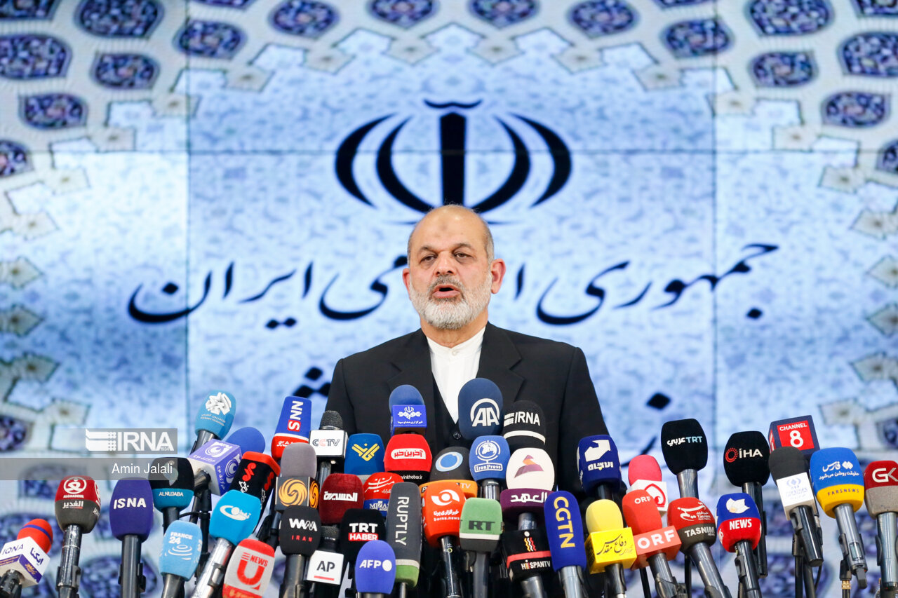 وزير الداخلية الإيراني: نسبة المشاركة في الانتخابات بلغت 41%