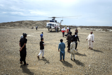 فرماندار: امدادرسانی هوایی به مناطق سیلزده قصرقند تداوم دارد