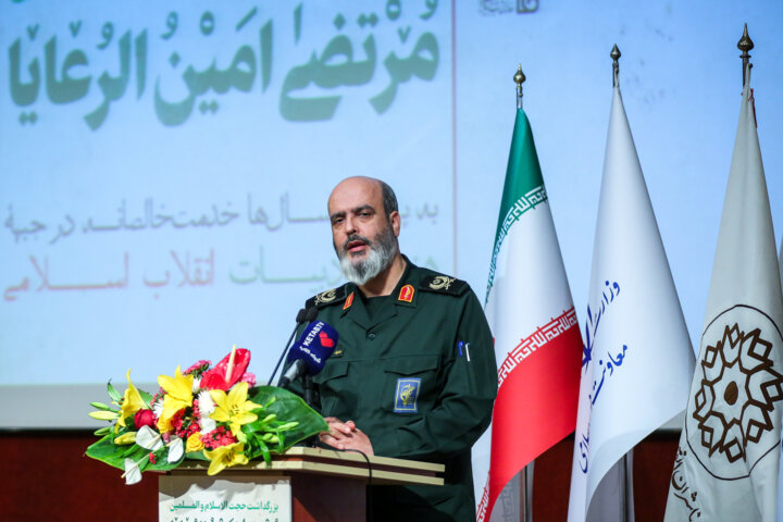 احمدوند: شناخت هنرمندان گمنام انقلاب اسلامی ضروری است