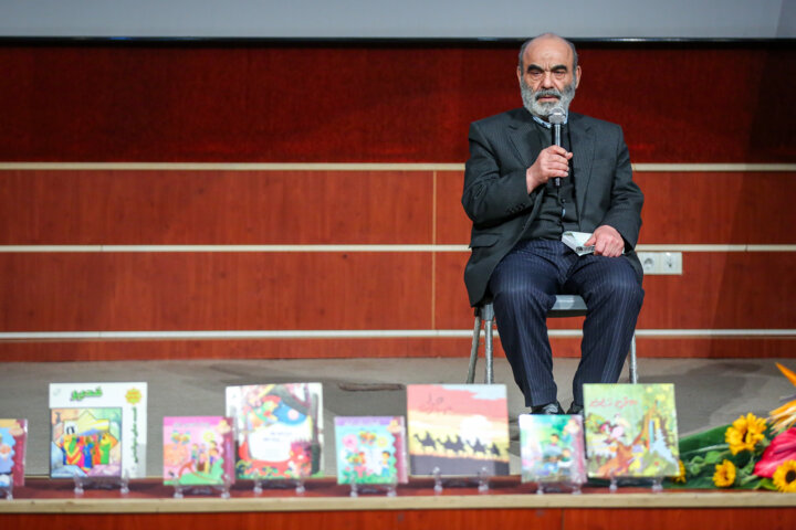 احمدوند: شناخت هنرمندان گمنام انقلاب اسلامی ضروری است