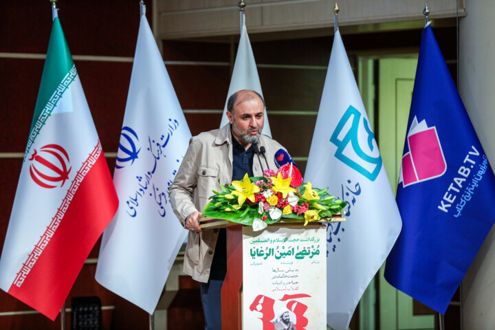 احمدوند: شناخت هنرمندان گمنام انقلاب اسلامی ضروری است