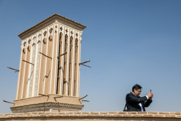 Des ambassadeurs étrangers visitent le plus long canal d'irrigation du monde dans la province de Yazd