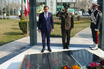 Les ministres iranien et arménien de la Défense se rencontrent à Téhéran 