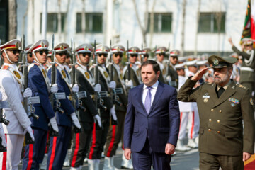 Les ministres iranien et arménien de la Défense se rencontrent à Téhéran 