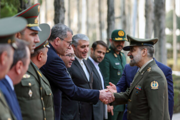 Les ministres iranien et arménien de la Défense se rencontrent à Téhéran