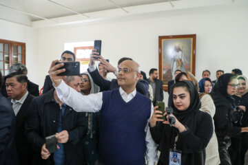 Visita de embajadores de la ACD a Yazd