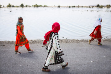 امدادرسانی هلال احمر به سیل زدگان سیستان وبلوچستان