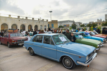 Rassemblement de voitures classiques à Bushehr dans le sud de l’Iran 