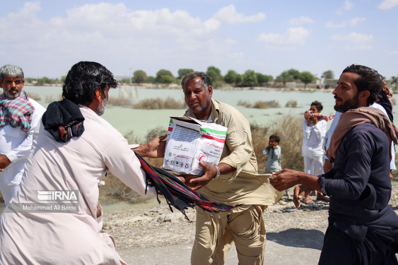 فیلم | امدادرسانی به سیل‌زدگان جنوب سیستان و بلوچستان