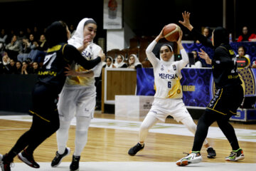La dernière finale de la ligue féminine de basket-ball entre les équipes Bahman et Mehrsan s'est tenue samedi soir (9 mars 2024) à la salle Mashhoun de la Fédération de basket-ball et s'est terminée par la victoire du groupe Bahman 74-45 et le championnat de cette équipe.