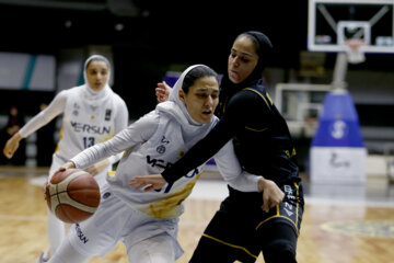 La dernière finale de la ligue féminine de basket-ball entre les équipes Bahman et Mehrsan s'est tenue samedi soir (9 mars 2024) à la salle Mashhoun de la Fédération de basket-ball et s'est terminée par la victoire du groupe Bahman 74-45 et le championnat de cette équipe.