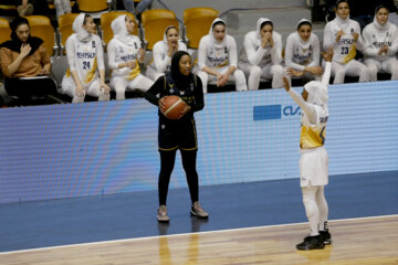 La dernière finale de la ligue féminine de basket-ball entre les équipes Bahman et Mehrsan s'est tenue samedi soir (9 mars 2024) à la salle Mashhoun de la Fédération de basket-ball et s'est terminée par la victoire du groupe Bahman 74-45 et le championnat de cette équipe.