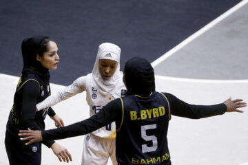 La dernière finale de la ligue féminine de basket-ball entre les équipes Bahman et Mehrsan s'est tenue samedi soir (9 mars 2024) à la salle Mashhoun de la Fédération de basket-ball et s'est terminée par la victoire du groupe Bahman 74-45 et le championnat de cette équipe.