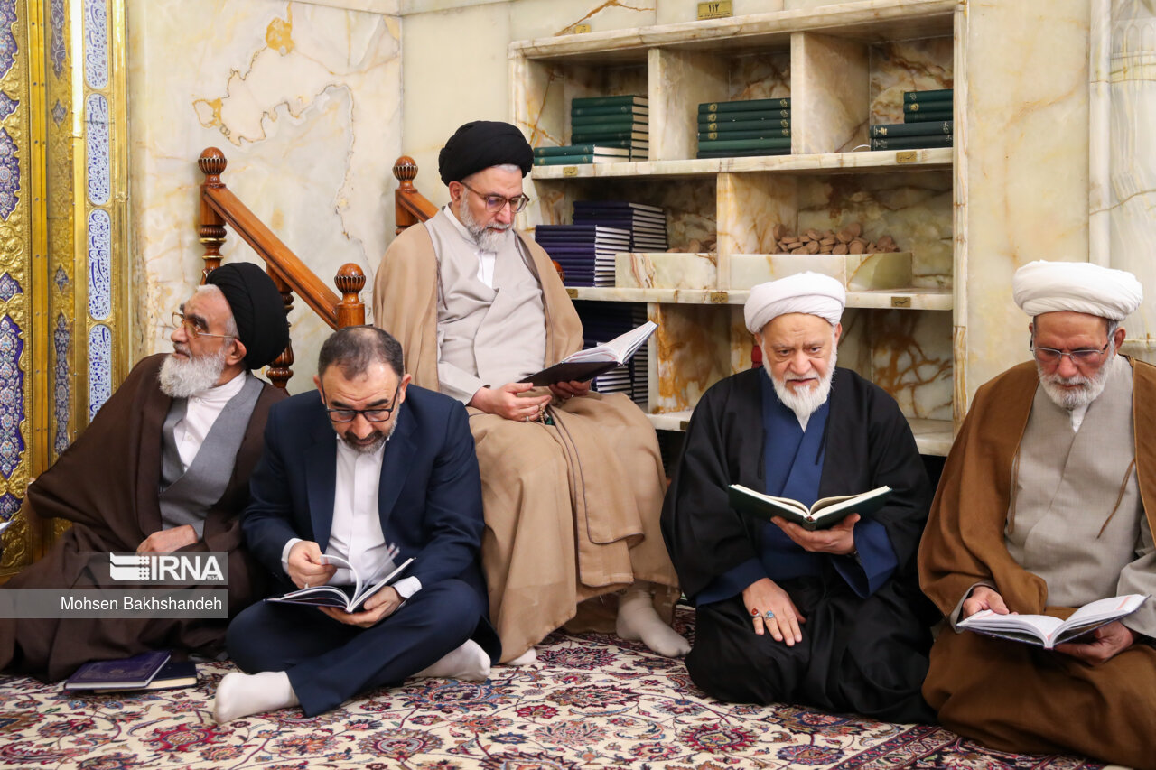 غبارروبی مضجع منور امام رضا(ع)