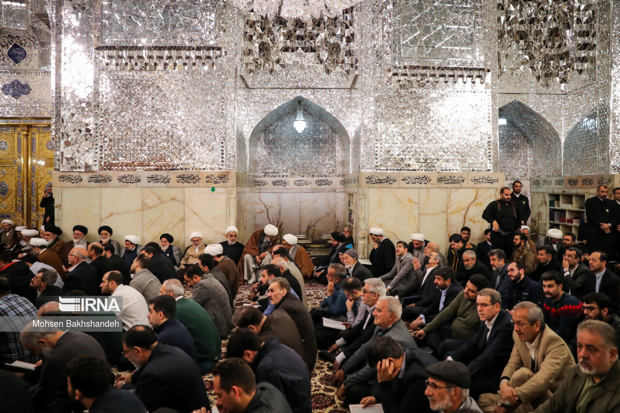 غبارروبی مضجع منور امام رضا(ع)