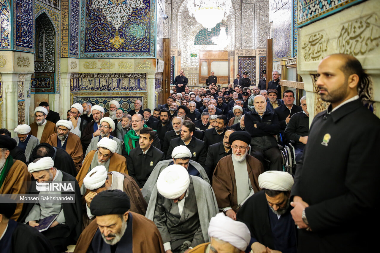 غبارروبی مضجع منور امام رضا(ع)