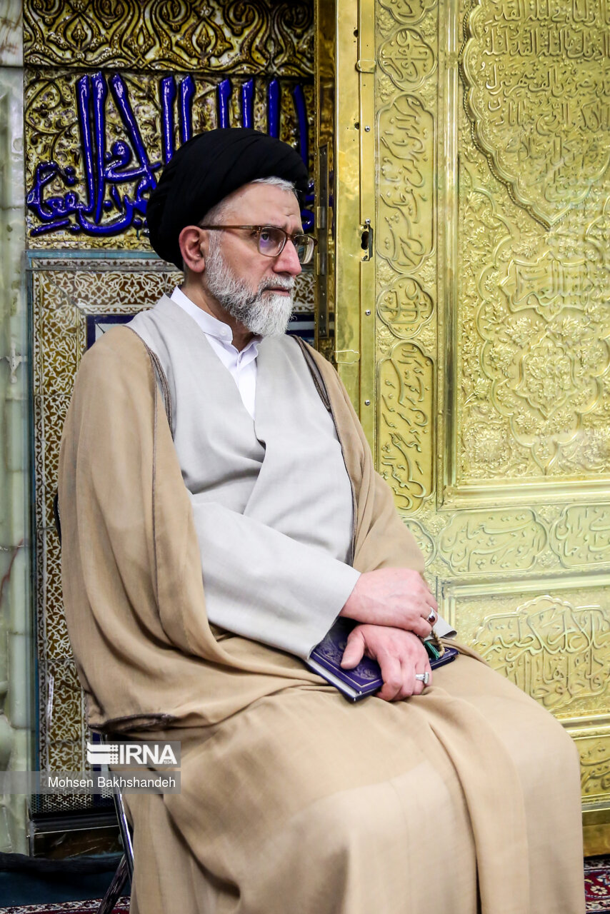 غبارروبی مضجع منور امام رضا(ع)