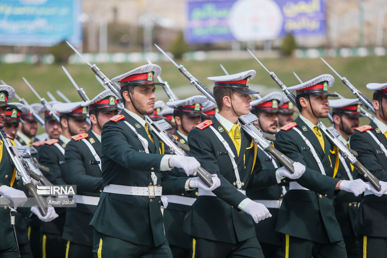 نثار هزاران شهید انتظامی نشان‌دهنده ایثارگری و جانفشانی این نیروی فداکار است