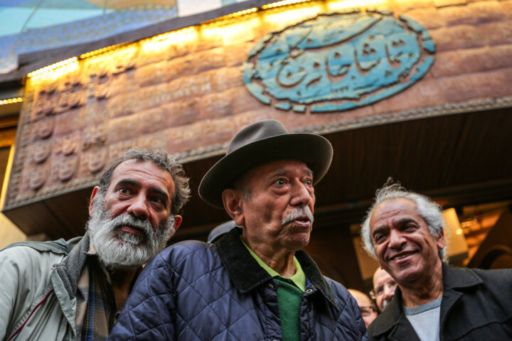علی نصیریان: بازیگرم، نمایشنامهنویس و کارگردان نیستم/ اداره تئاتر را کارگاه نمایش کنید