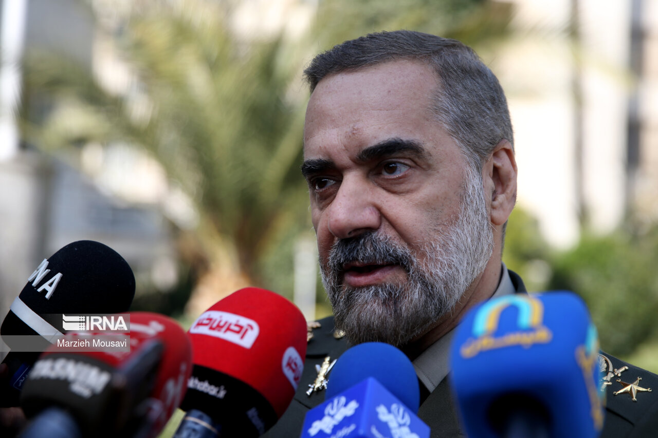 وزیر دفاع: شهید رئیسی با اتخاذ تصمیمات راهبردی باعث عبور کشور از موقعیت‌های بحرانی شد