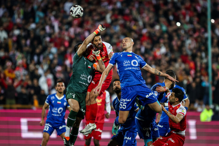 مومنی: واگذاری سرخابیها اتفاق خوبی بود/ اجازه دهید قهرمان در زمین مشخص شود!