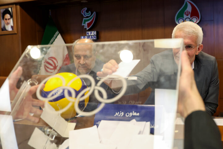 صفایی: روسای ناکارامد فدراسیونها از انتصاب سرپرست میترسند/ دنیامالی متخصص و کاربلد است