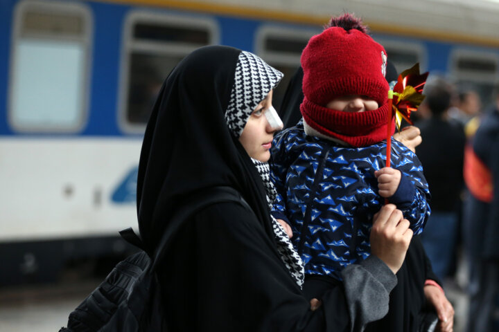 بدرقه مسافران نوروزی در ایستگاه راه آهن تهران