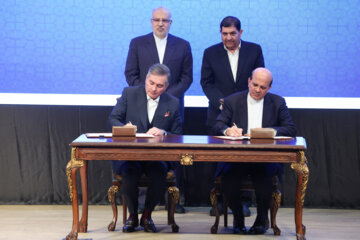 NIOC signs contracts to develop 6 oil fields