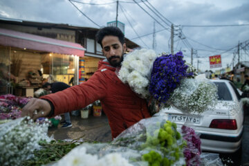 Flower market in final days of year