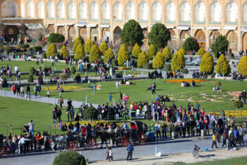 Nowruz 1403 tourists in Isfahan's Naqsh Jahan