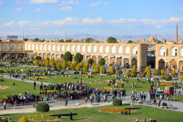Nowruz 1403 tourists in Isfahan's Naqsh Jahan