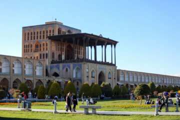 Nowruz 1403 tourists in Isfahan's Naqsh Jahan