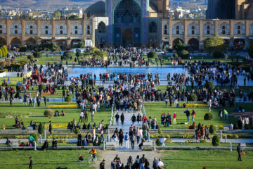 Nowruz 1403 tourists in Isfahan's Naqsh Jahan