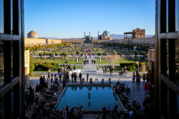 Nowruz 1403 tourists in Isfahan's Naqsh Jahan