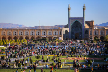 Nowruz 1403 tourists in Isfahan's Naqsh Jahan