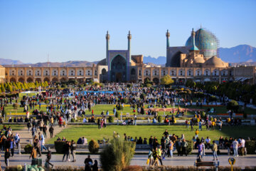 Nowruz 1403 tourists in Isfahan's Naqsh Jahan
