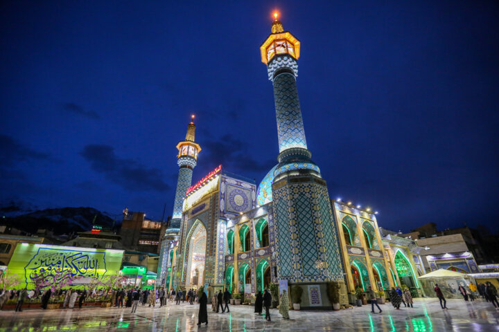 گنبد فیروزه ای که در آسمان تجریش خودنمایی می کند