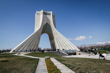 برج آزادی در دومین روز بهار ۱۴۰۳