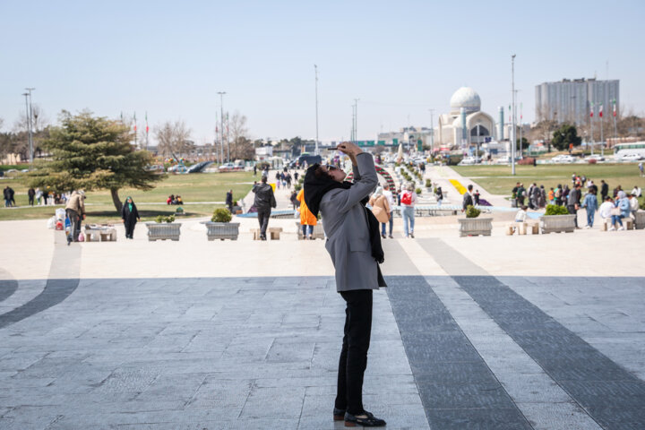 برج آزادی در دومین روز بهار ۱۴۰۳