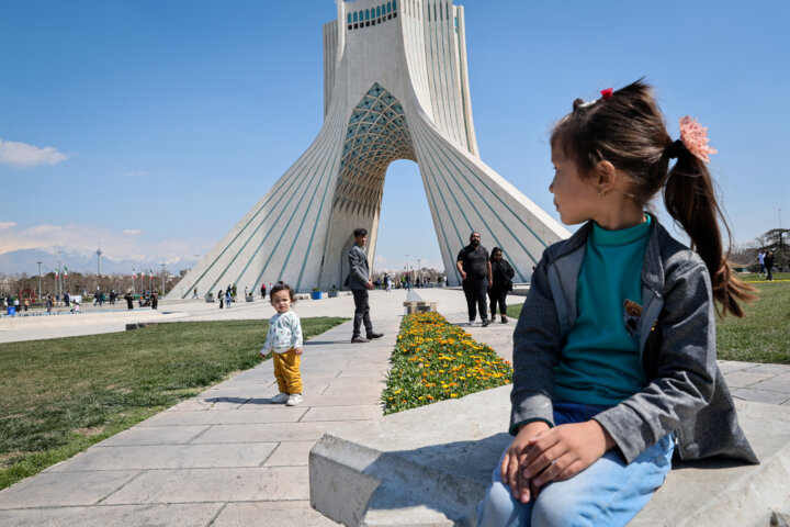 برج آزادی در دومین روز بهار ۱۴۰۳