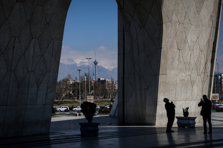 برج آزادی در دومین روز بهار ۱۴۰۳