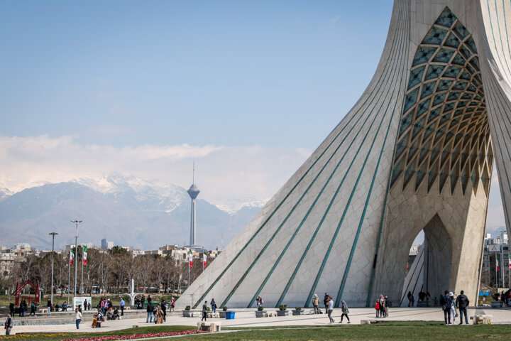 برج آزادی در دومین روز بهار ۱۴۰۳