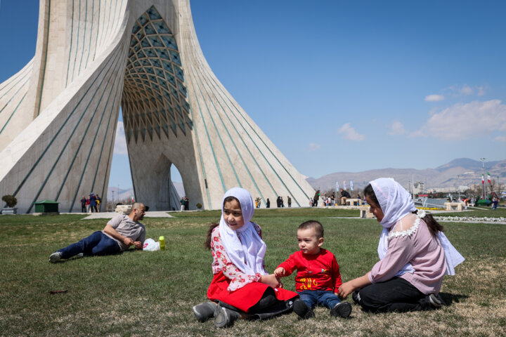 برج آزادی در دومین روز بهار ۱۴۰۳