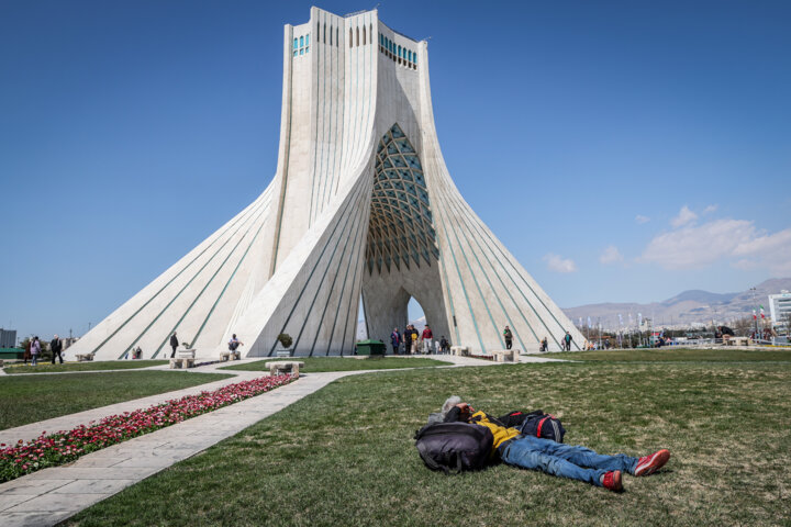 برج آزادی در دومین روز بهار ۱۴۰۳